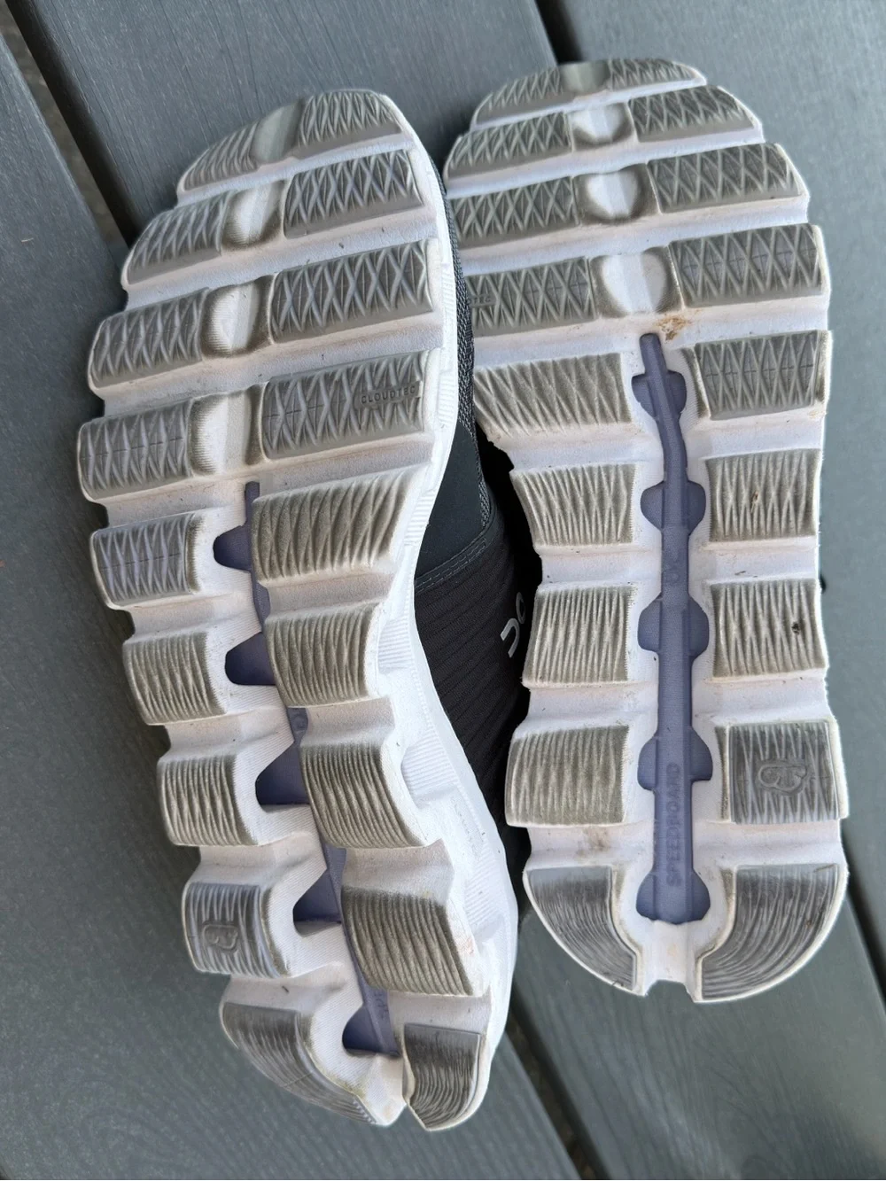 On Cloudswift Women’s Low Top Lace-Up Running Sneakers Black / Lavender Size 9